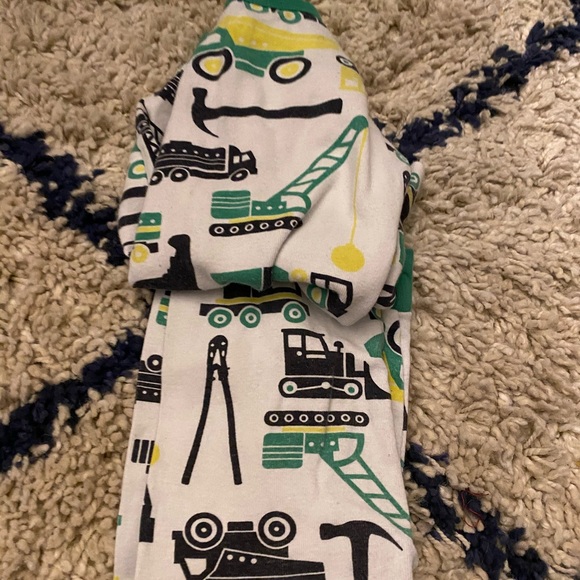 7 - 2t PJs bundle - Picture 2 of 2